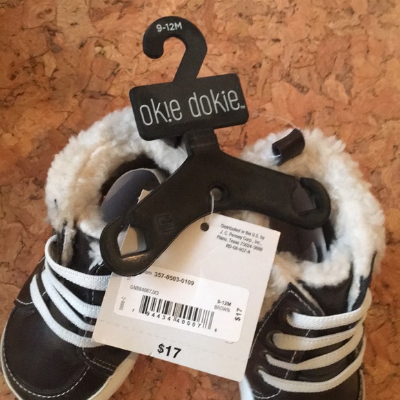 Disney Toddler hat and shoes - Picture 4 of 4